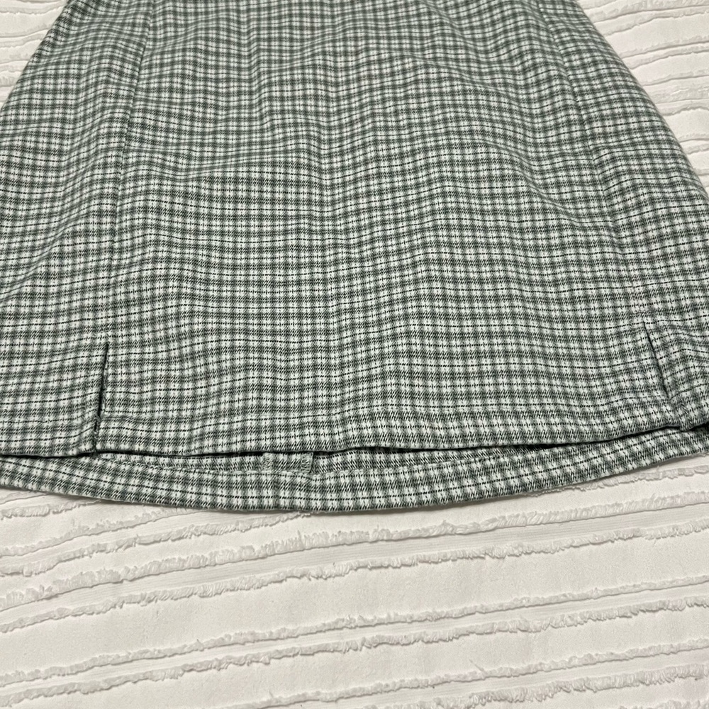 Green Brandy Melville Cara skirt one size - Picture 4 of 4